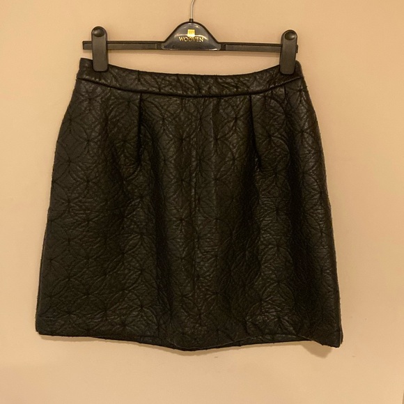 Halogen Dresses & Skirts - Halogen black embossed faux leather mini skirt M
